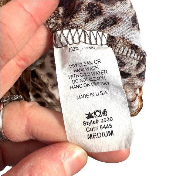 Entro Boutique Leopard Catimal Animal Print Off The Shoulder Top Blouse Size M - Picture 10 of 17